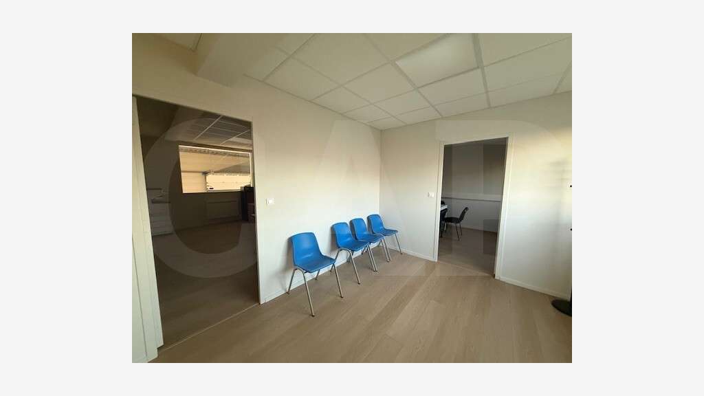 Cellule d’activités 212m² à louer à Pacé 