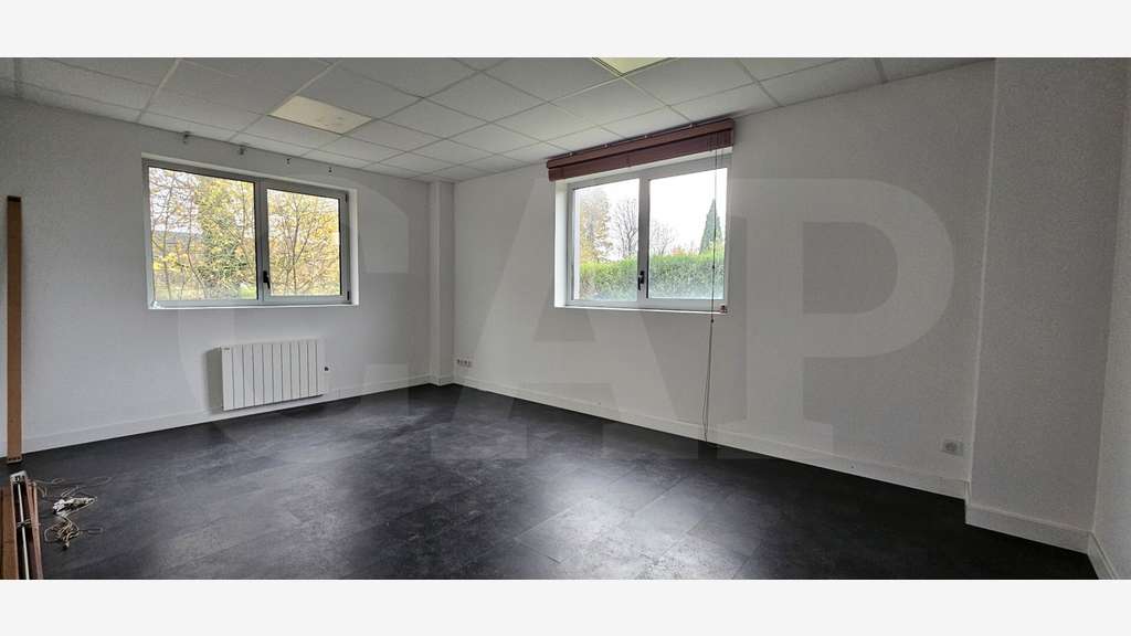 A louer cellule d’activité 447m² à Pacé