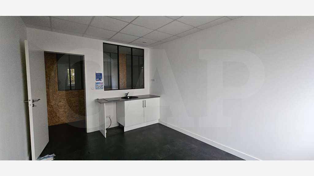 A louer cellule d’activité 447m² à Pacé