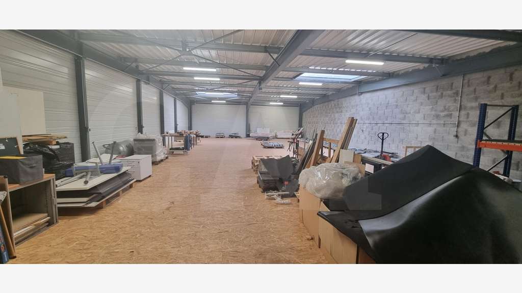 A louer cellule d’activité 447m² à Pacé