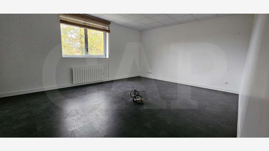 A louer cellule d’activité 447m² à Pacé