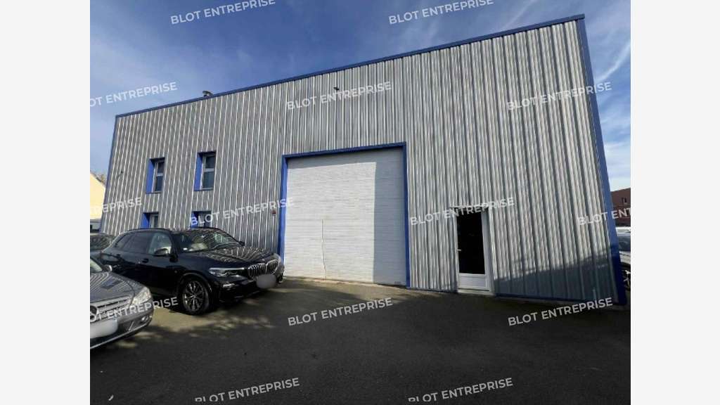 A louer cellule d'activités bureaux 445m² à Pacé