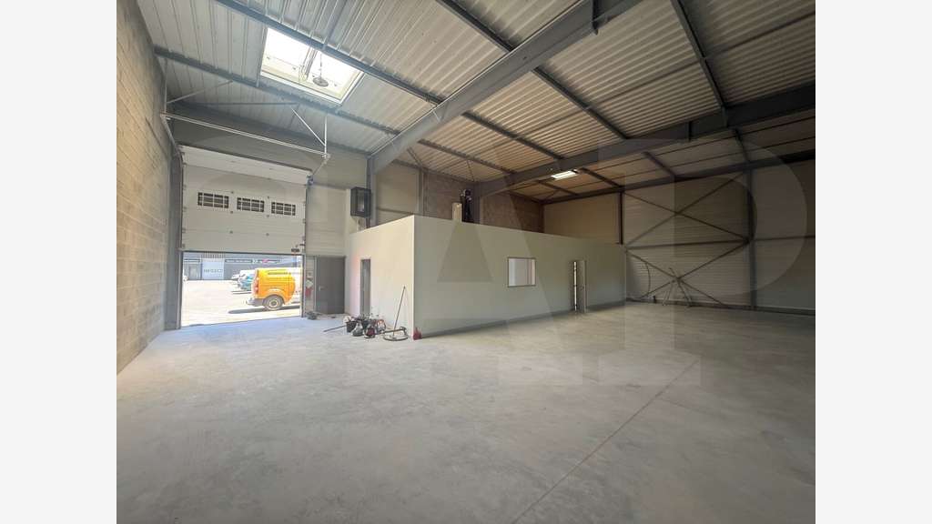 A louer local d’activité neuf de 354m² à Pacé