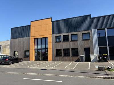 Immobilier professionnel de 1200m² à louer à Pacé