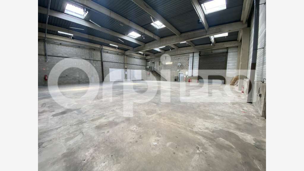 A louer local d'activités de 451m² à Palaiseau