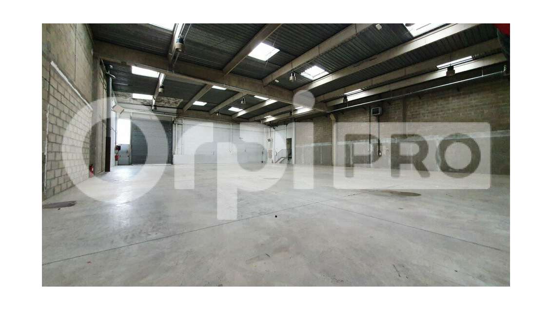 A louer local d'activités de 451m² à Palaiseau