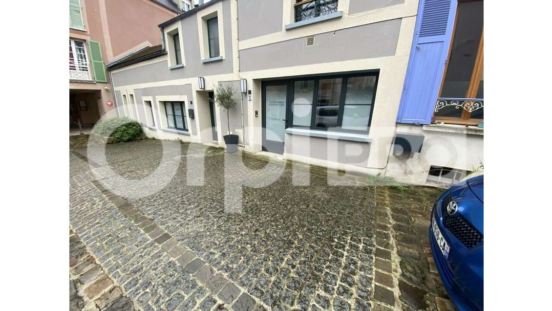 A louer local d'activité 62m² Palaiseau centre PMR