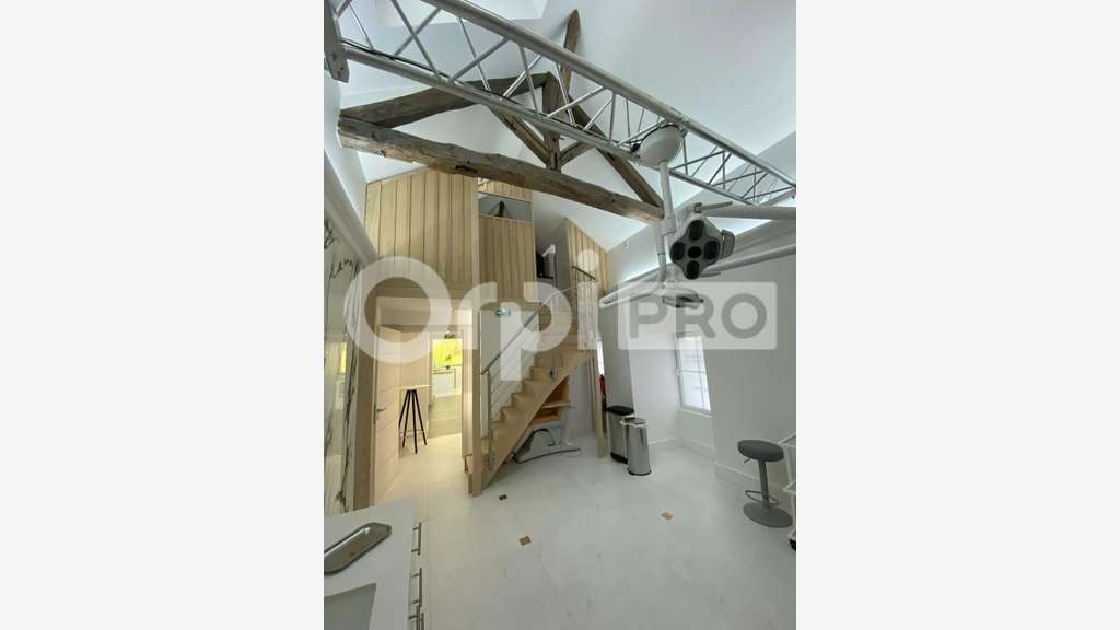 A louer local d'activité 62m² Palaiseau centre PMR