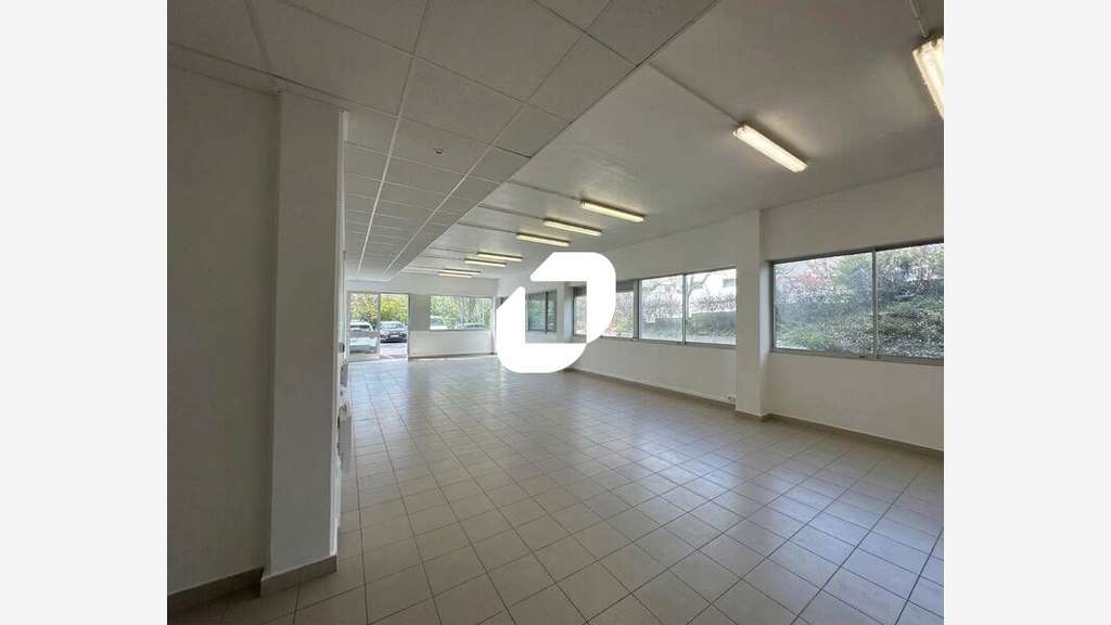 A louer Local d'activité 156m² Palaiseau