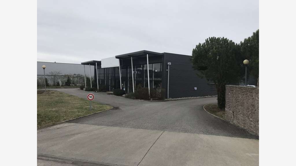A louer entrepôt 2058m² sur terrain 7000m² Pamiers