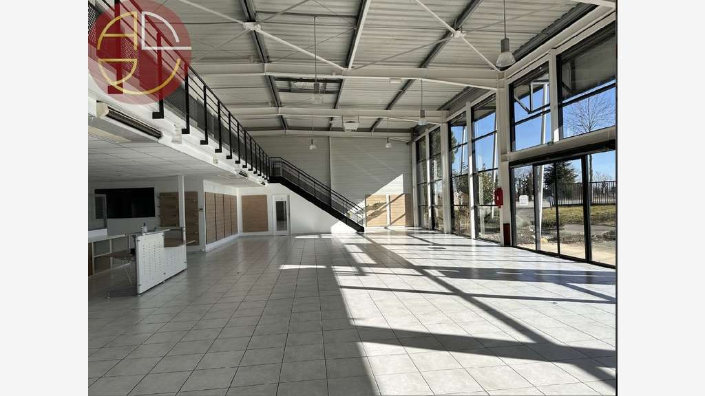 A louer entrepôt 2058m² sur terrain 7000m² Pamiers