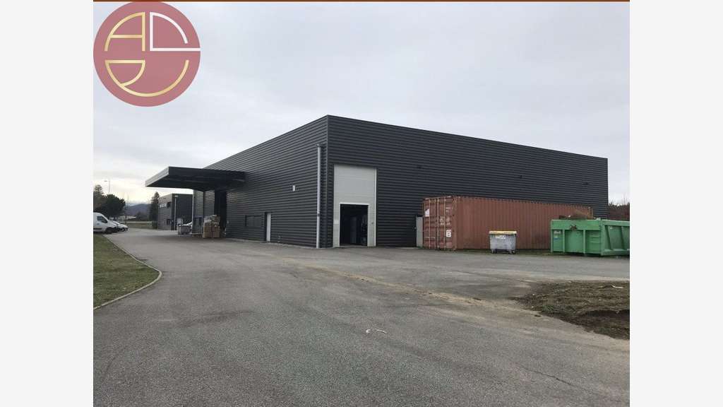 A louer entrepôt 2058m² sur terrain 7000m² Pamiers