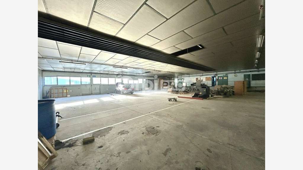 A louer - Local d'activité 718 m²