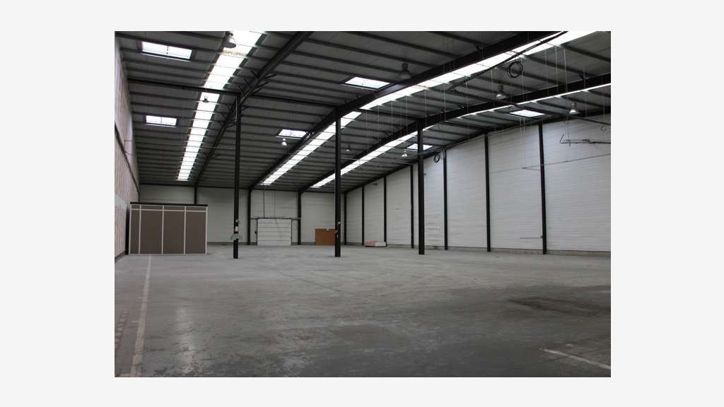 À louer entrepôt entre 1 120 et 1 460m² à Avelin