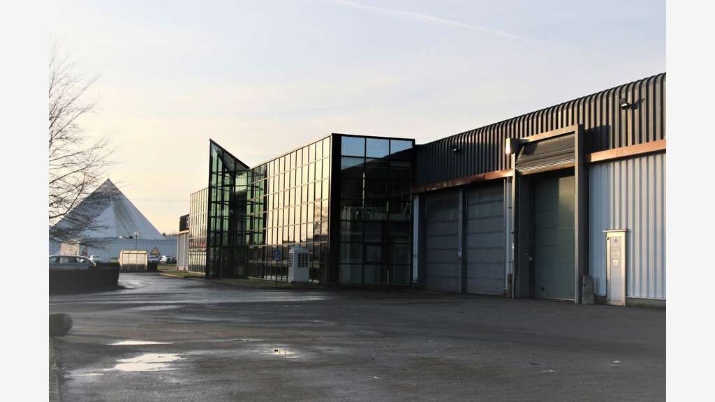À louer entrepôt entre 1 120 et 1 460m² à Avelin