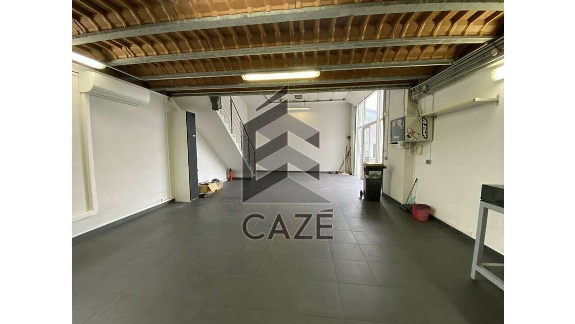 Local 169m² à louer en ZA à Parempuyre