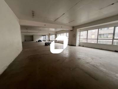 Location Locaux d'activités - Entrepôts à Paris 11e