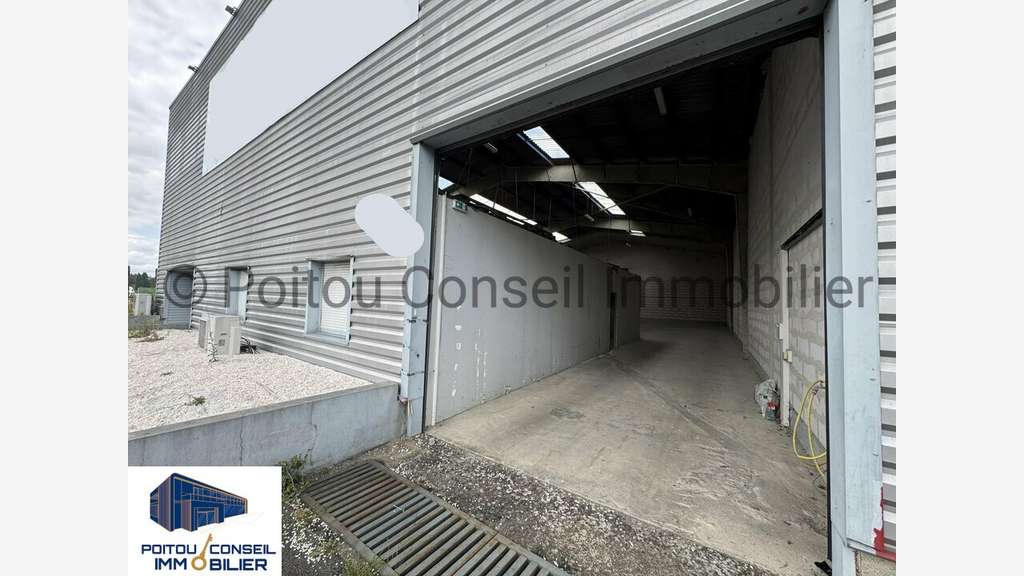 Local d'activité 600m² à louer à Parthenay