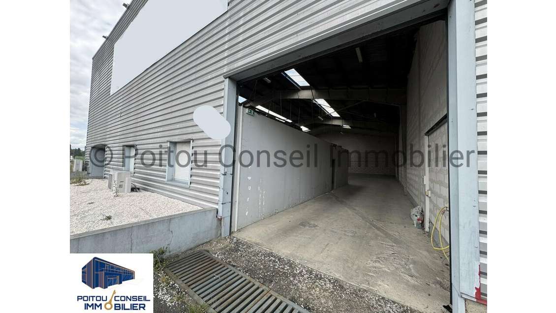 Local d'activité 600m² à louer à Parthenay 