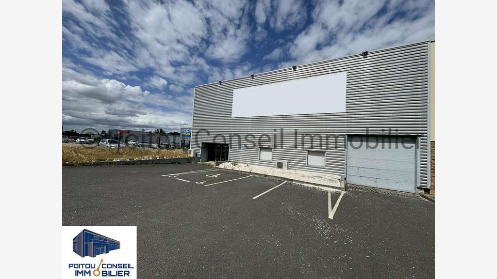 Local d'activité 600m² à louer à Parthenay