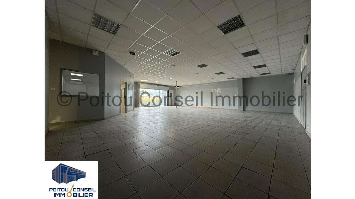 Local d'activité 600m² à louer à Parthenay 