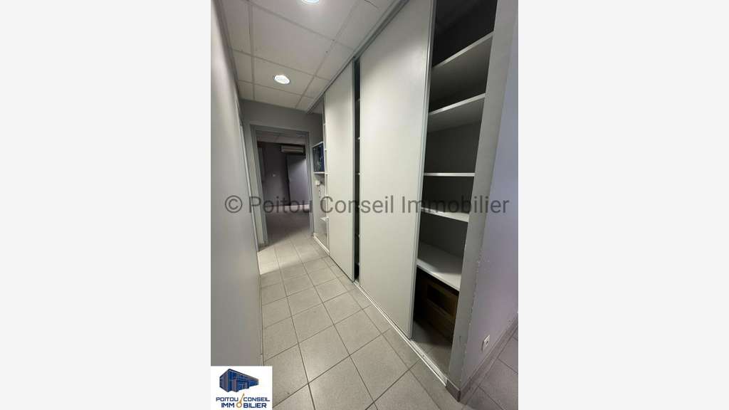 Local d'activité 600m² à louer à Parthenay