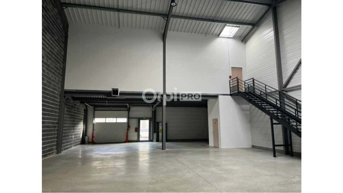 A louer locaux d'activité 4160m² divisibles à Pau