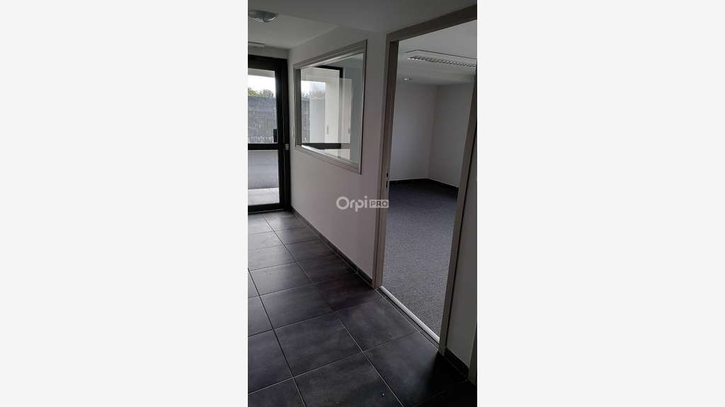 A louer dernier lot entrepôt de 1219m² à Pau Nord