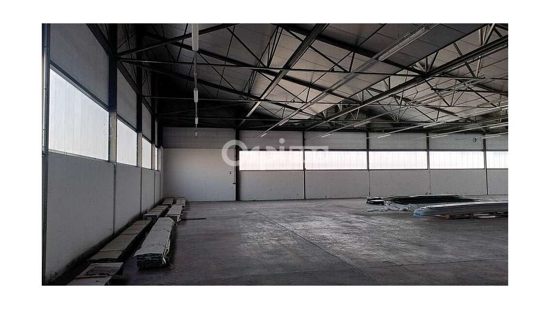 A louer dernier lot entrepôt de 1219m² à Pau Nord