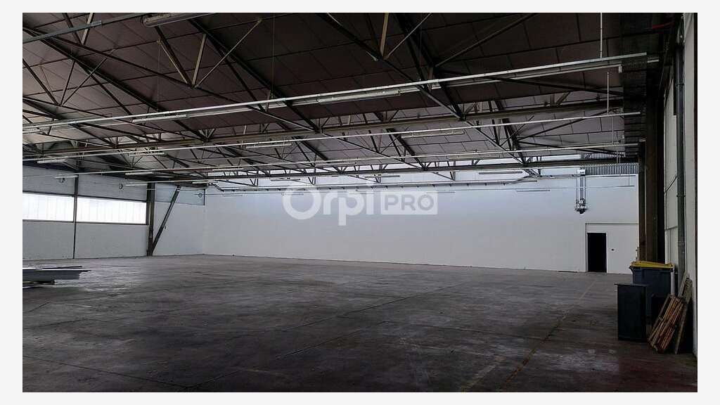 A louer dernier lot entrepôt de 1219m² à Pau Nord
