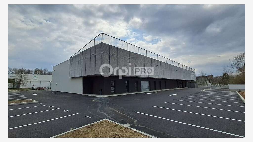 A louer 1 Cellule brute de 240m² à Pau Nord