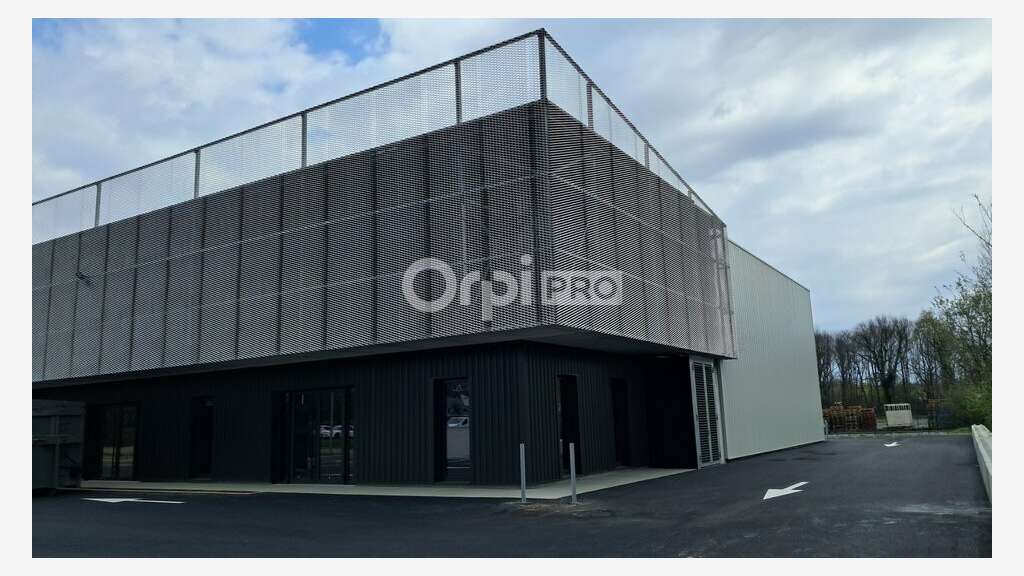 A louer 1 Cellule brute de 240m² à Pau Nord