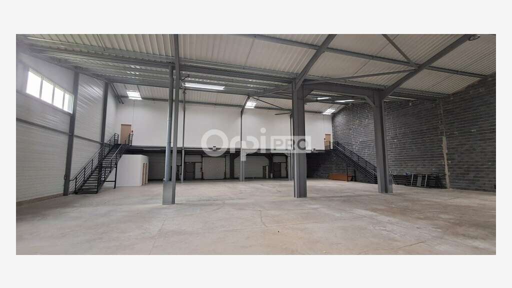 A louer local d'activité 1325m² à Pau Nord