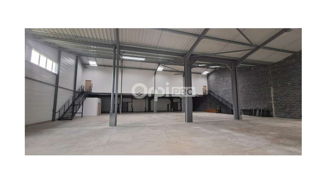 A louer local d'activité 1325m² à Pau Nord