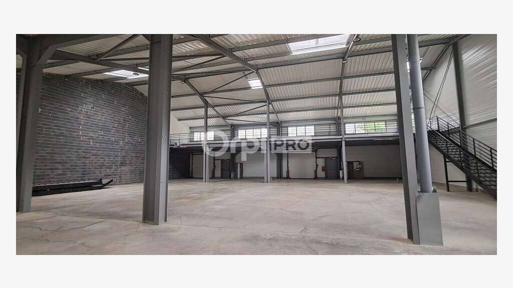 A louer local d'activité 1325m² à Pau Nord