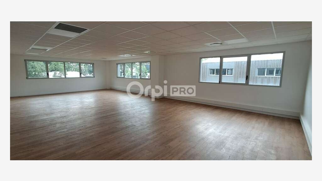 A louer locaux d'activité 341m² à Pau Nord