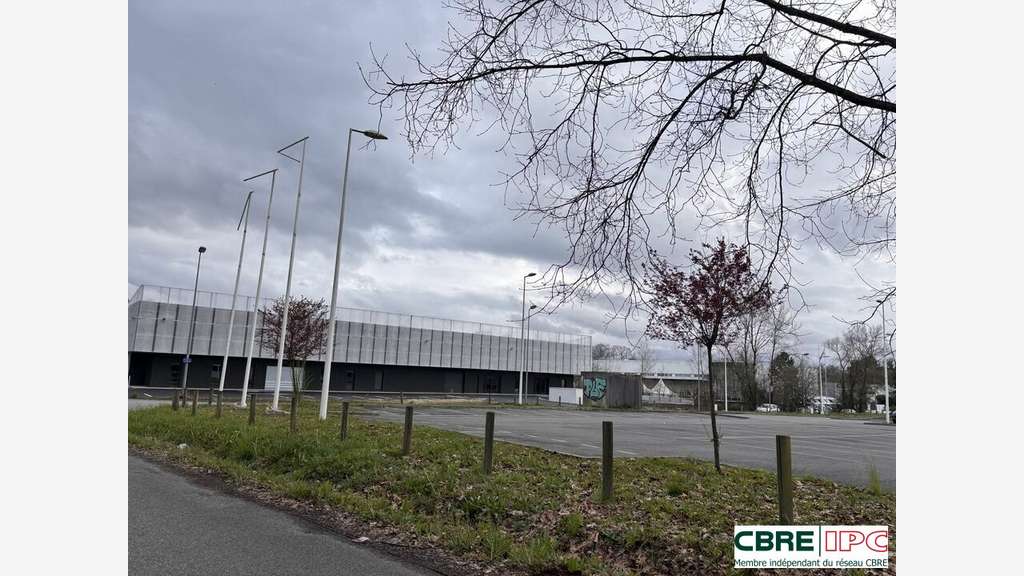 Location cellule 234m² divisible au Nord de Pau