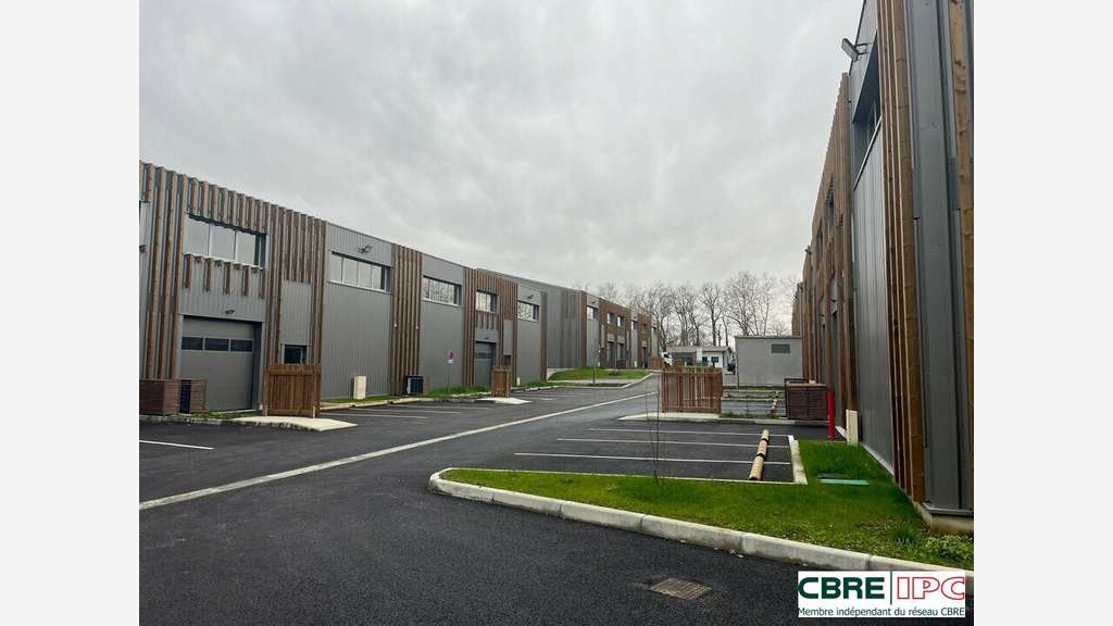 Location locaux d'activités neufs 500m² à Pau Nord