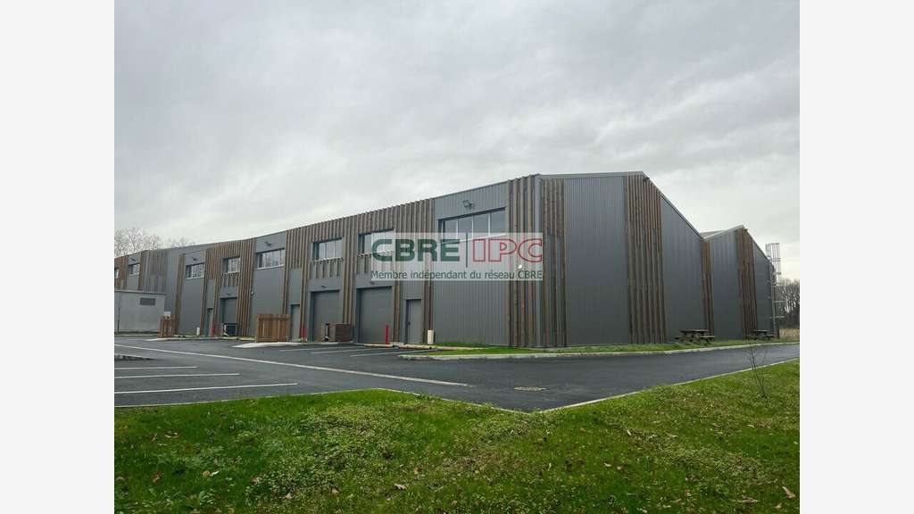Location cellule activités 1312m² ZA Pau Pyrénées