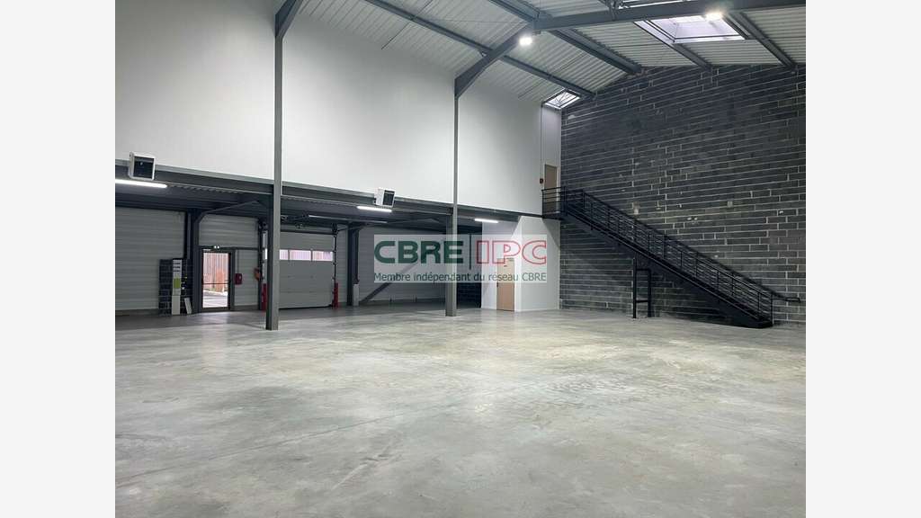 Location cellule activités 1312m² ZA Pau Pyrénées