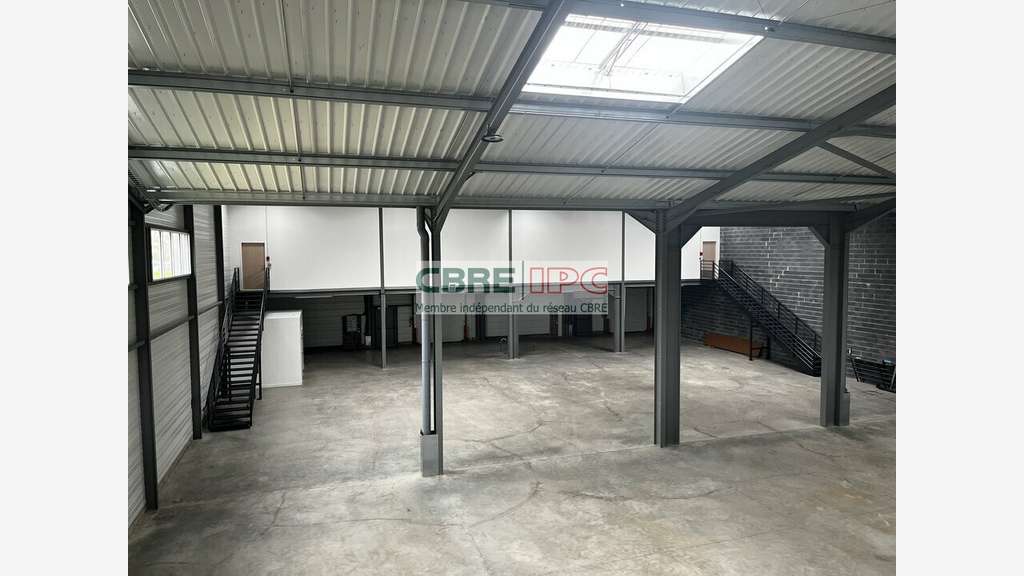 Location cellule activités 1312m² ZA Pau Pyrénées