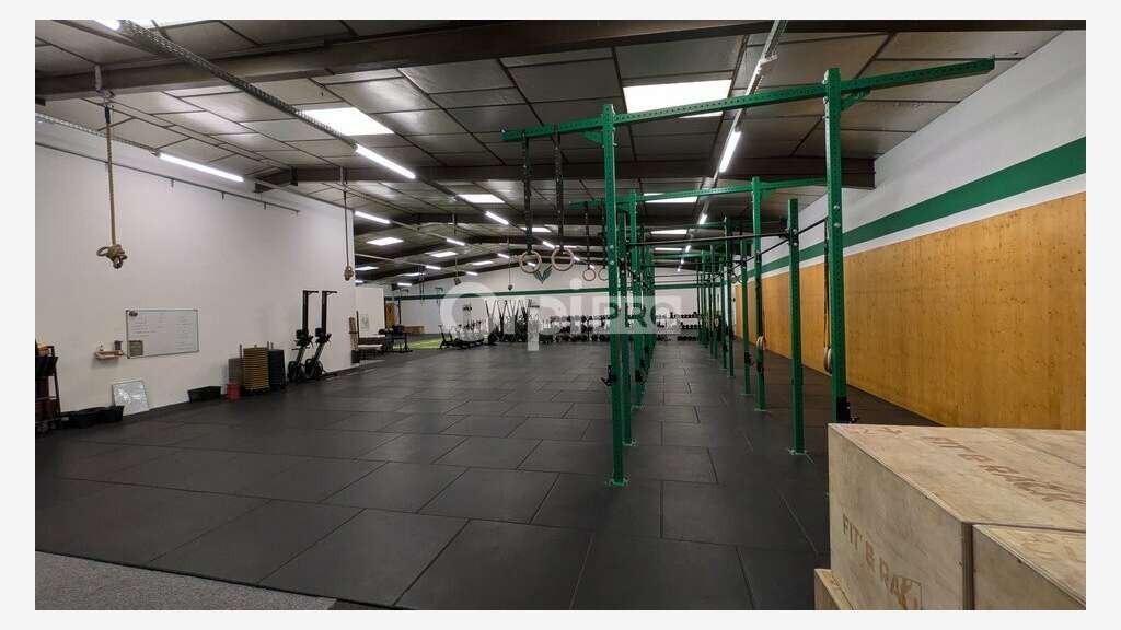 Local d'activité de 705m² à louer à Pau Nord