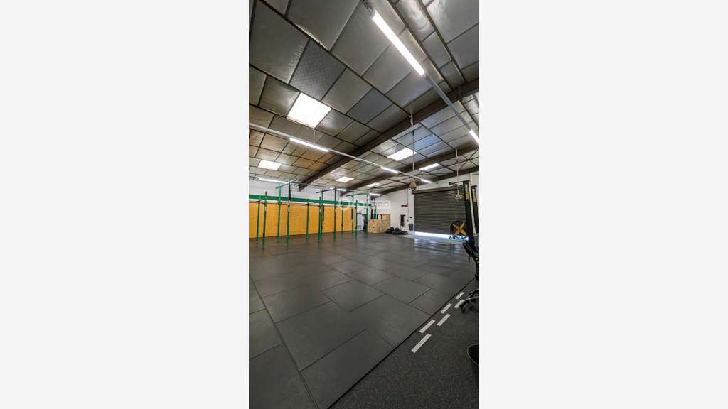 Local d'activité de 705m² à louer à Pau Nord