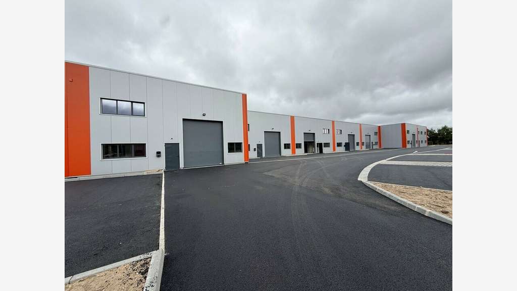 A VENDRE LOCAL D'ACTIVITE