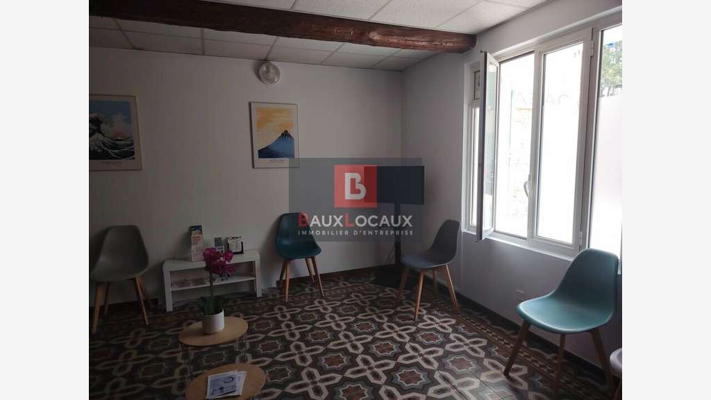 Location local professionnel 27m² à Pelissanne