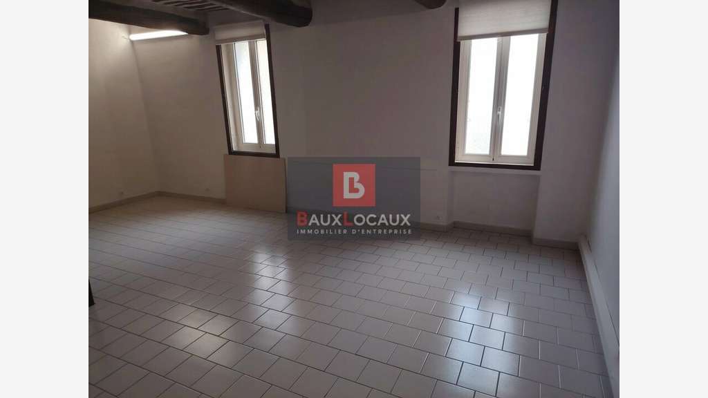 Location local professionnel 27m² à Pelissanne