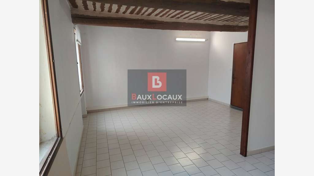 Location local professionnel 27m² à Pelissanne