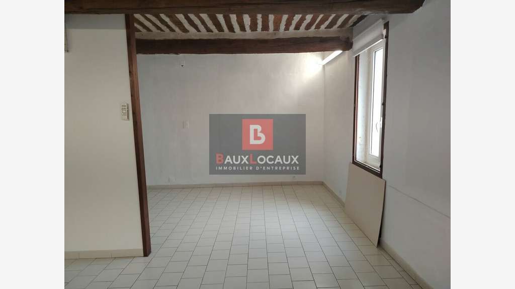 Location local professionnel 27m² à Pelissanne