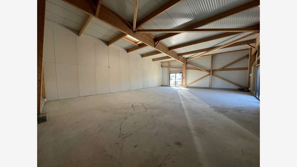 A louer local d'activité de 125m² à Pélissanne ZAC