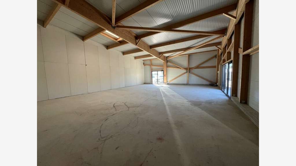 A louer local d'activité de 125m² à Pélissanne ZAC